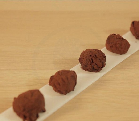 Aromatic tea infused chocolate truffels