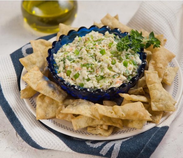 Dip with green peppers and xinomizithra