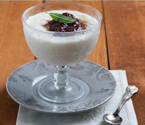 Rice pudding with white cherry spoon-sweet (asprokeraso)