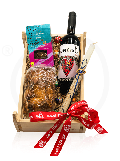 Sweet Easter in a wooden basket
