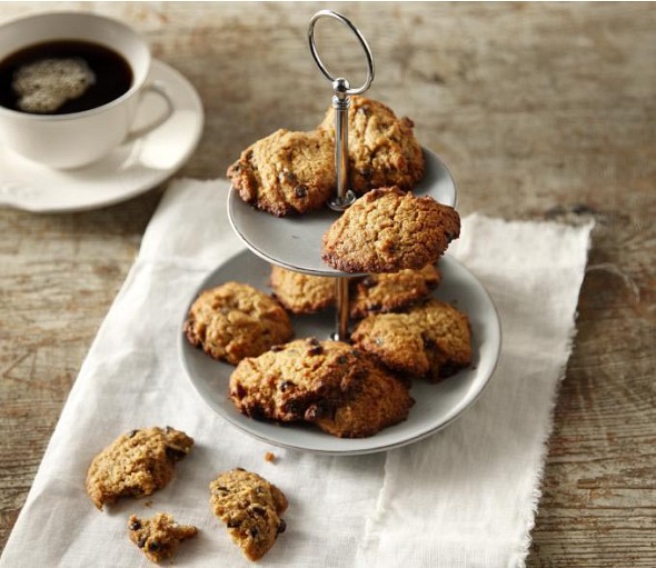 Biscuits with olive oil, oats and chocolate