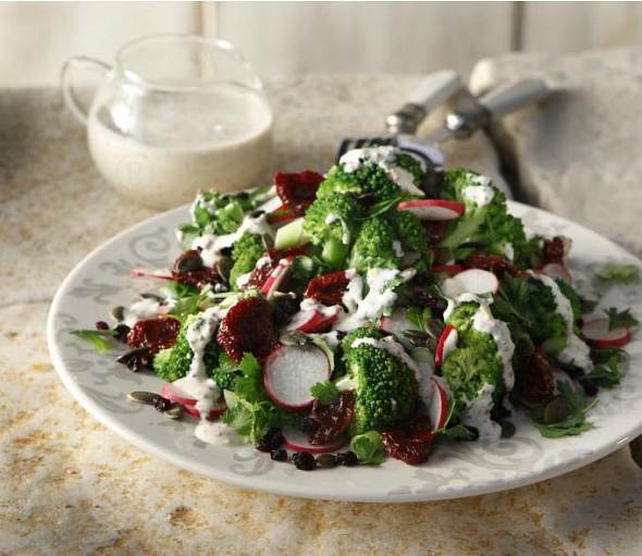 Broccoli salad with raisins, pumpkin seeds and yogurt sauce