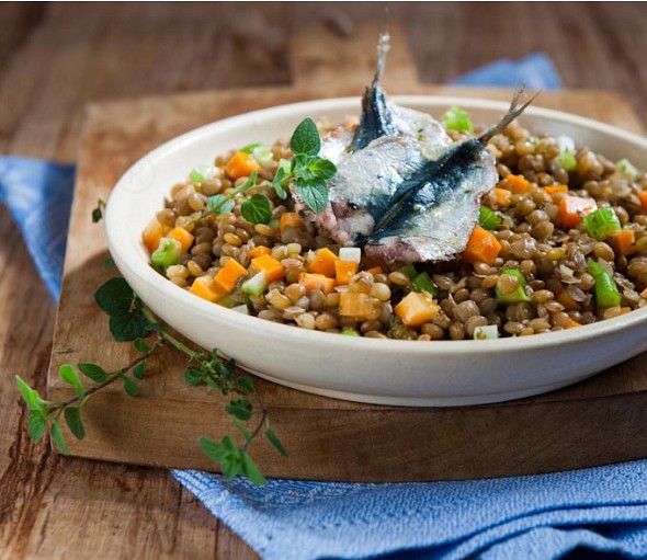 Lentil salad with lentils from Kastoria and sauteed sardines