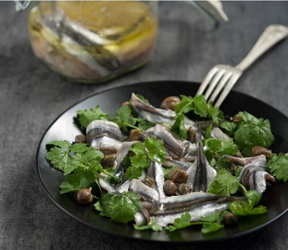 Marinated anchovies with Mediterranean hartwort and capers