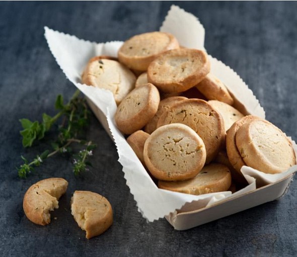 Cookies with herbs