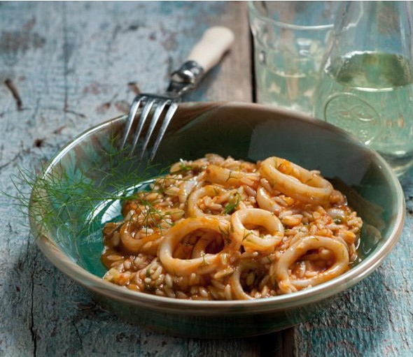 Cuttlefish with barley-shaped pasta and fennel