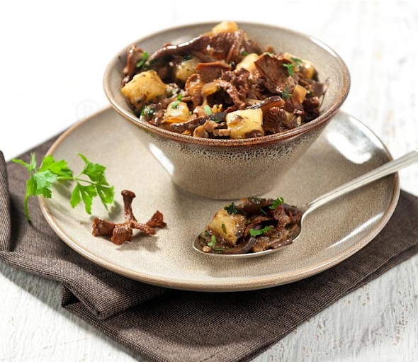 Sauteed mushrooms with cheese cubes