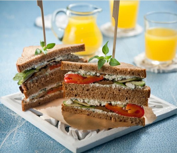 Square sandwich with grilled vegetables