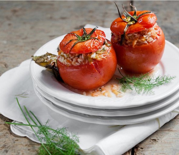 Stuffed tomatoes with rice and fennel