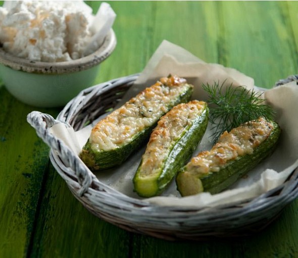 Zucchini with xinomizithra cheese in the oven